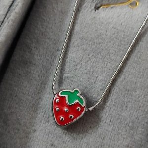 گردنبند توت فرنگی