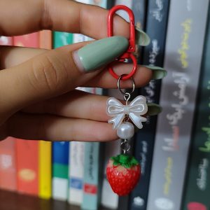 چارم توت فرنگی قرمز