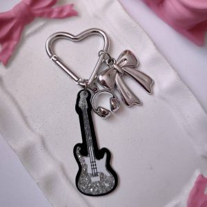 چارم گیتار نقره ای