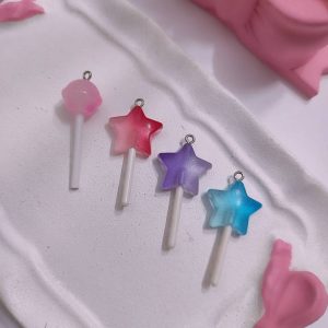 آویز آبنبات چوبی رنگی