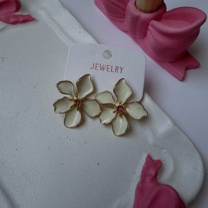 گوشواره گل پنج پر میناکاری سفید