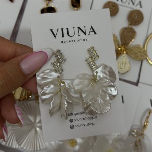گوشواره گلبرگ ریزشی