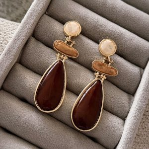گوشواره رزینی کرم قهوه ای